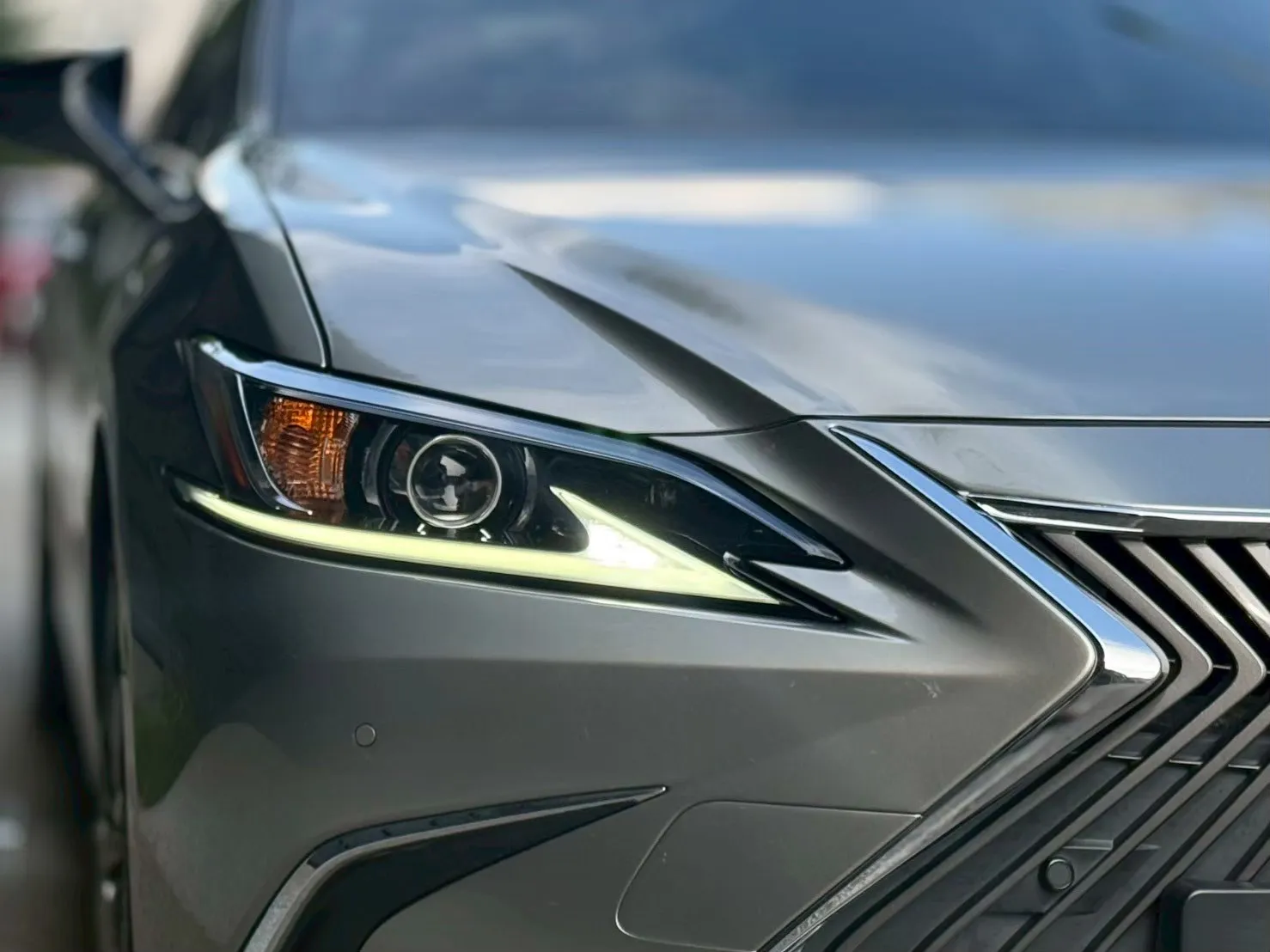 2020年 Lexus ES200 豪華版 鈦色