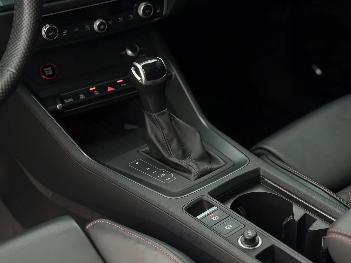 2022年 Audi RSQ3 Quattro