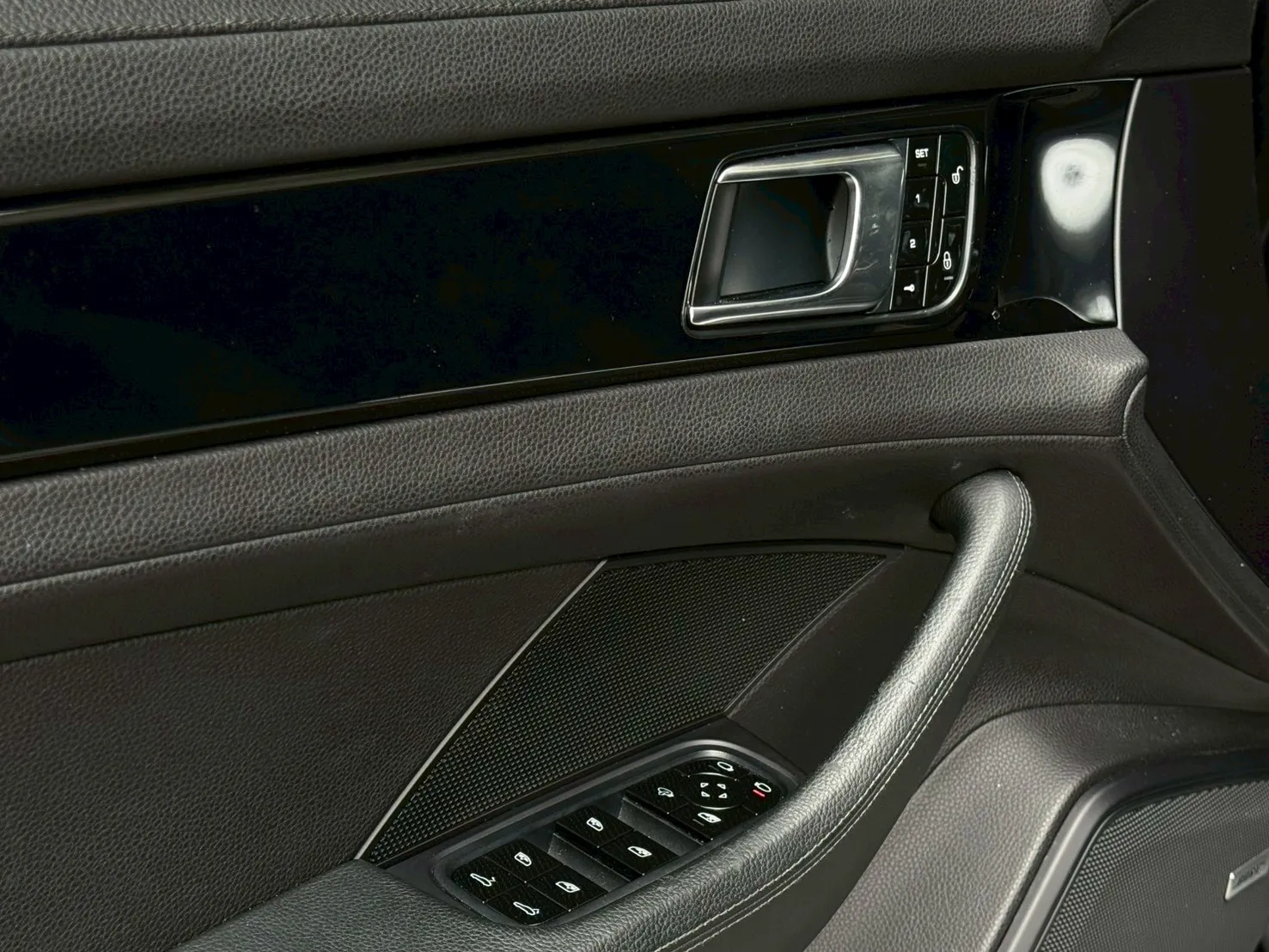 2017年 Porsche Panamera 4 黑色