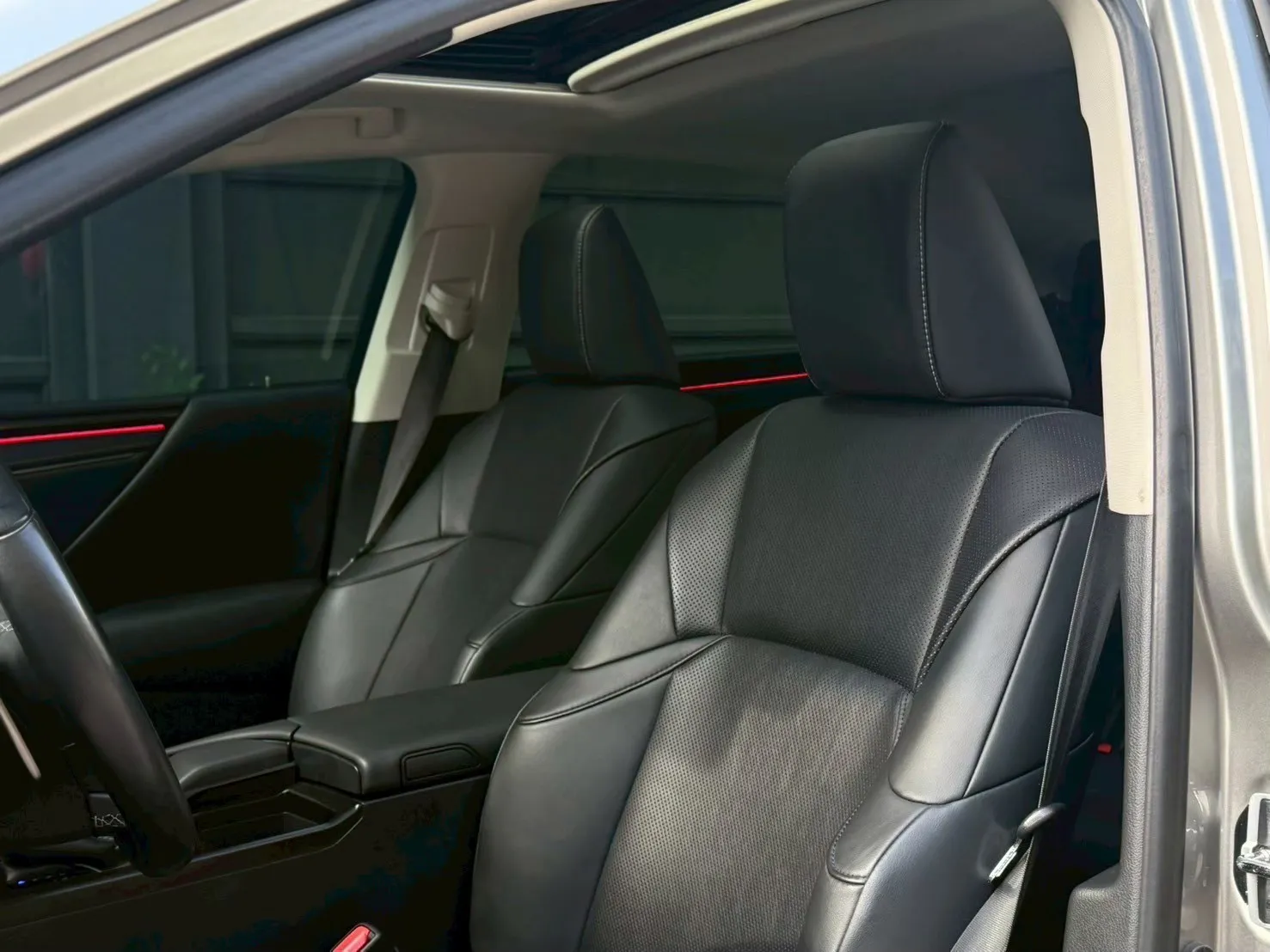 2020年 Lexus ES200 豪華版 鈦色