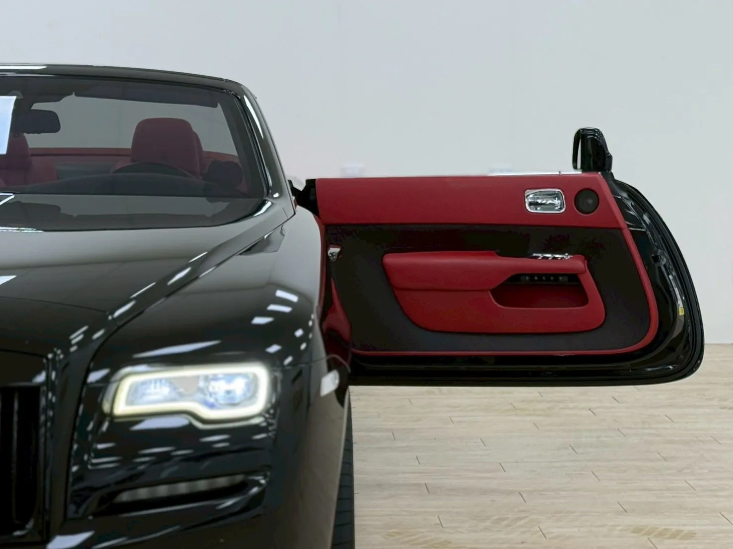 2016年 Rolls-Royce DAWN 6.6 V12