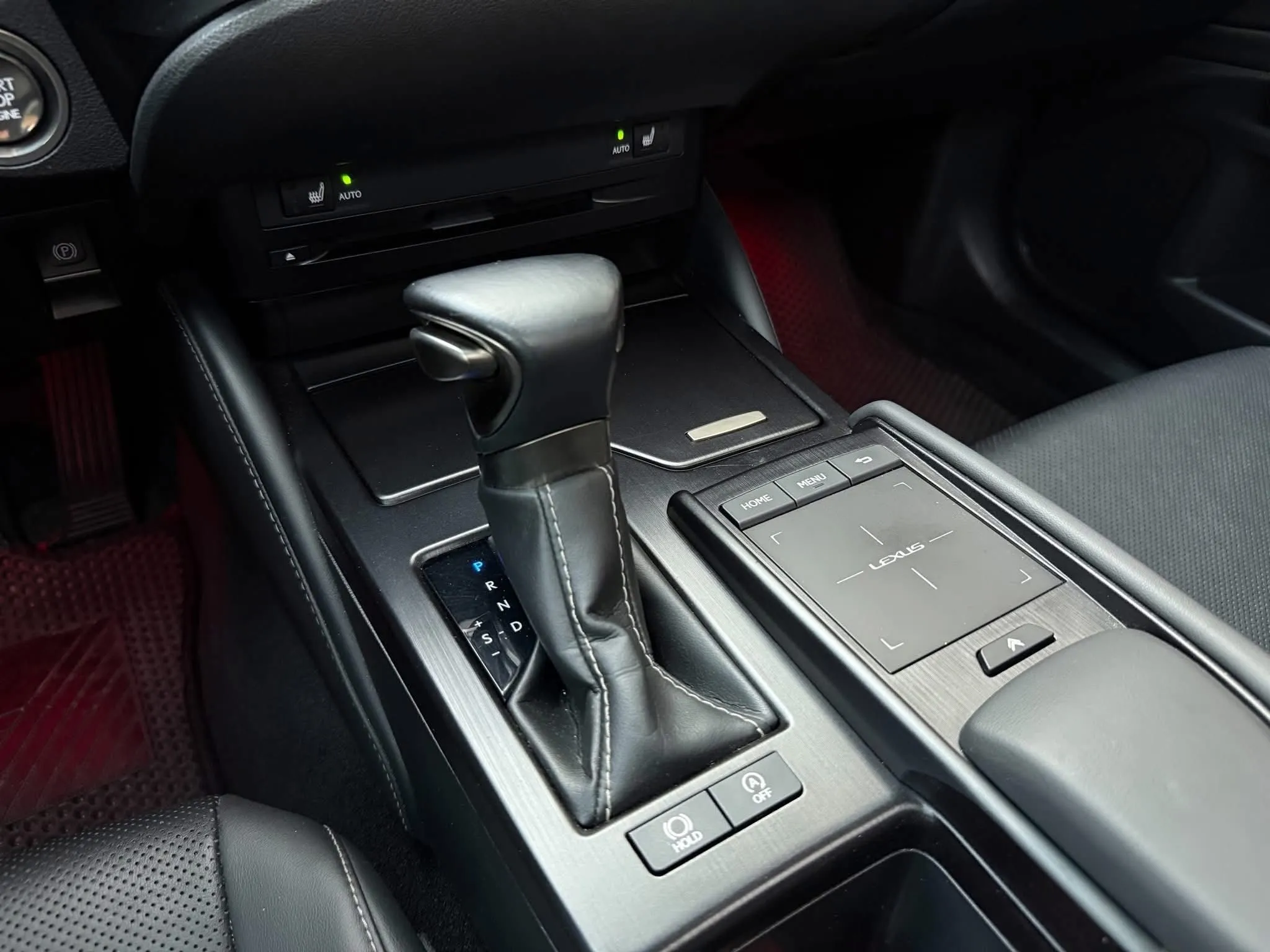 正2020年 Lexus ES200 豪華版