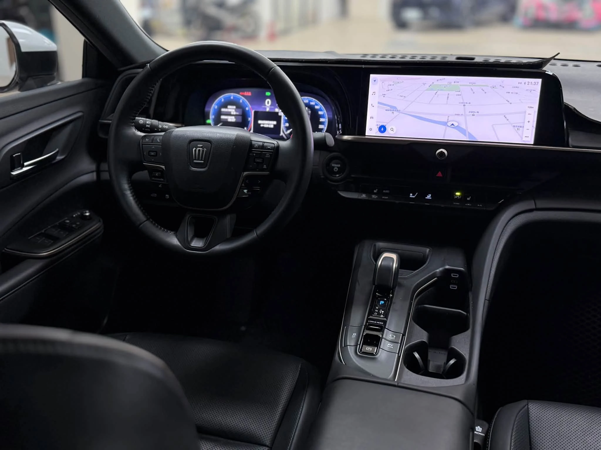 2023年 Toyota Crown 貴族版
