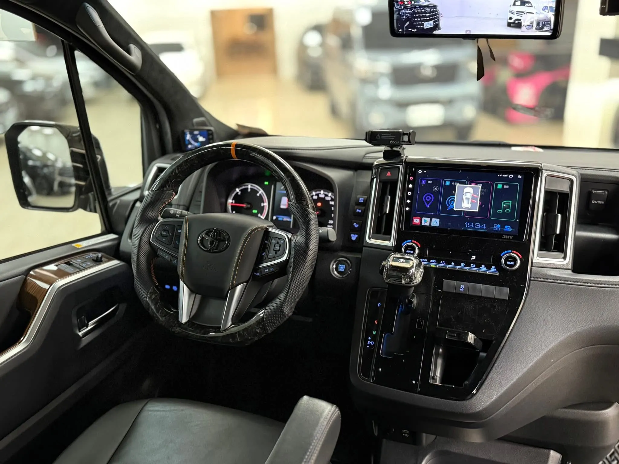 2022年 Toyota GRANVIA 6人座 旗艦版