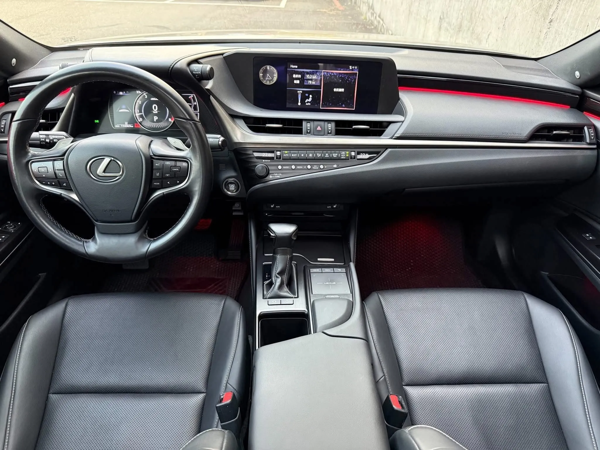 正2020年 Lexus ES200 豪華版