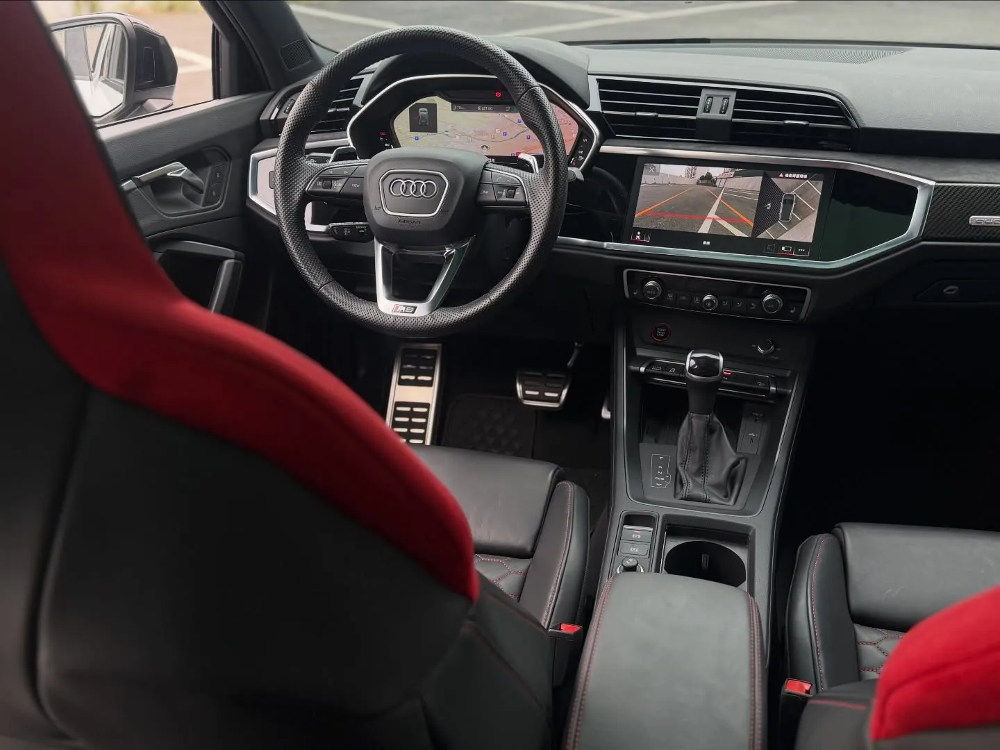 2022年 Audi RSQ3 Quattro