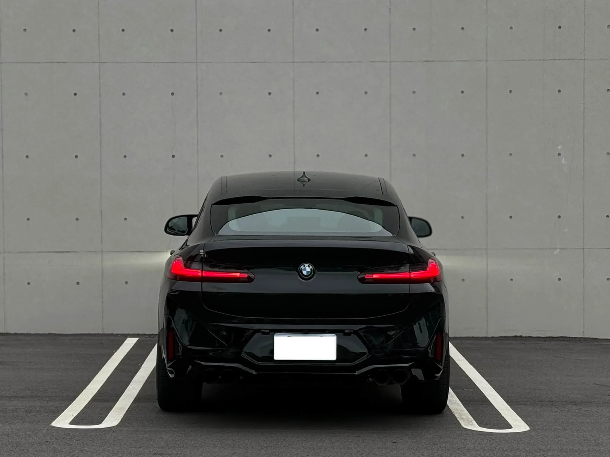 正2023年BMW X4 20i 運動版