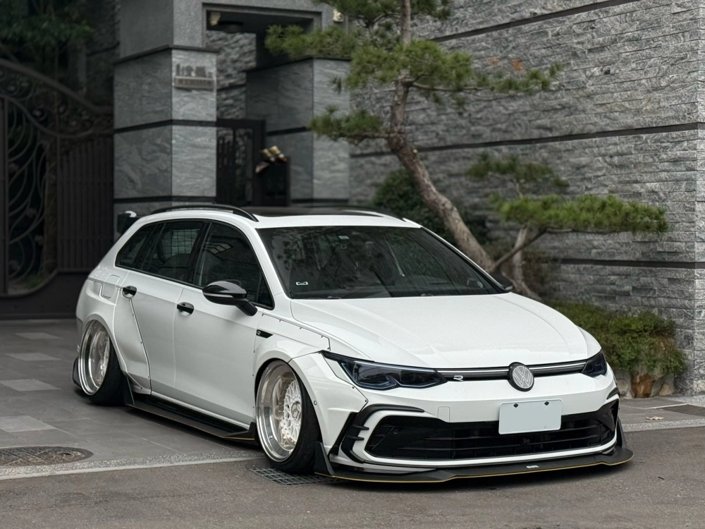 2022年 VW Golf 280 eTSI R-Line