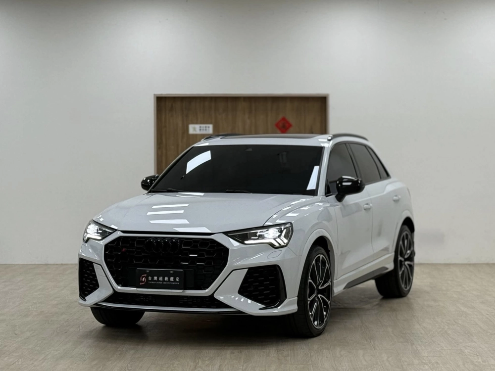 2022年 Audi RSQ3 Quattro