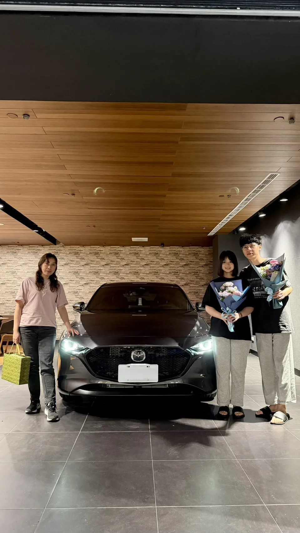 恭喜冠翔入主Mazda3 Signature鋼鐵灰