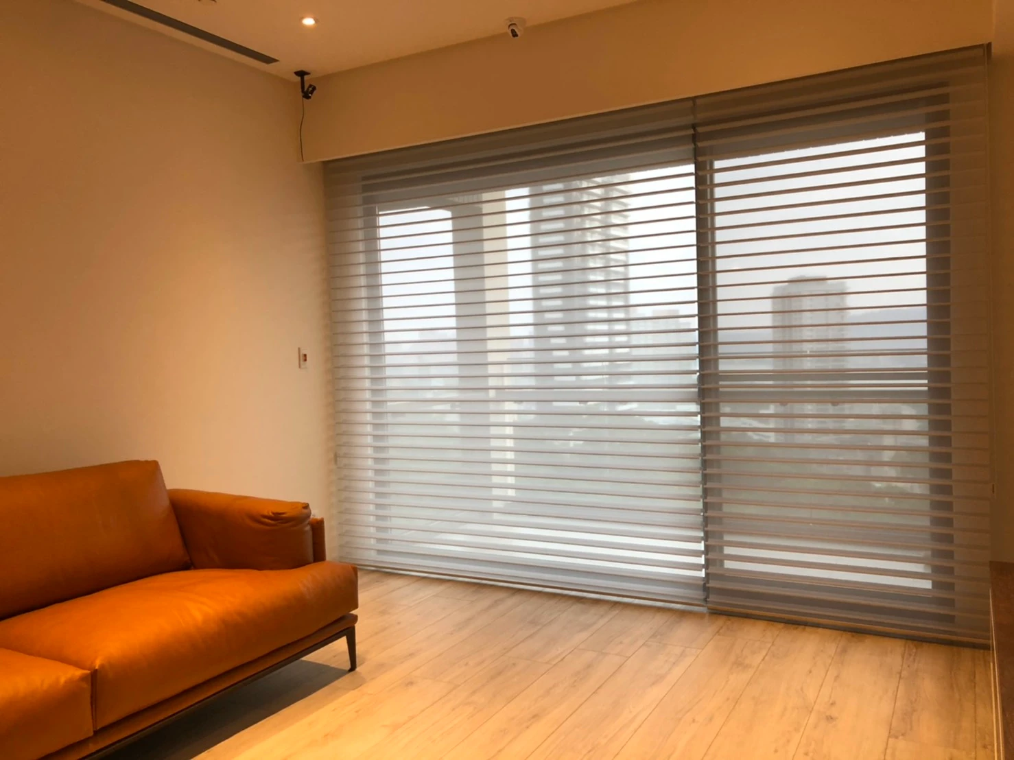 HunterDouglas | 絲絡雅®絲柔百葉