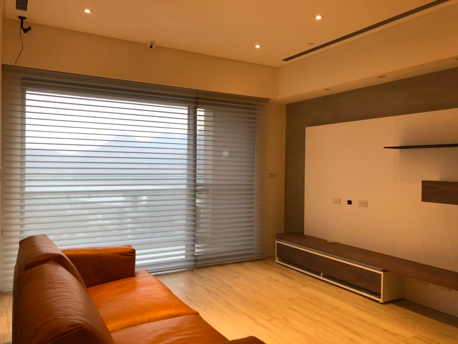 HunterDouglas | 絲絡雅®絲柔百葉