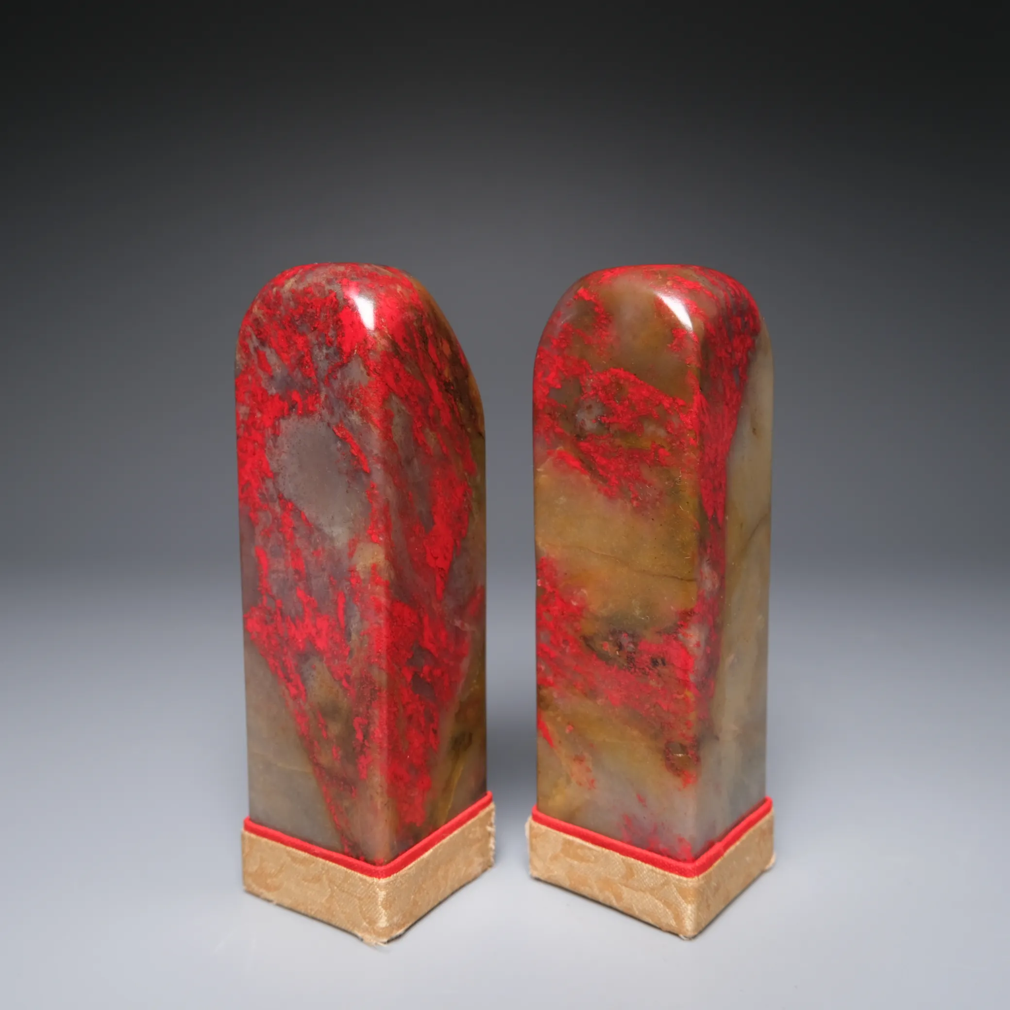 清代  雞血石對章