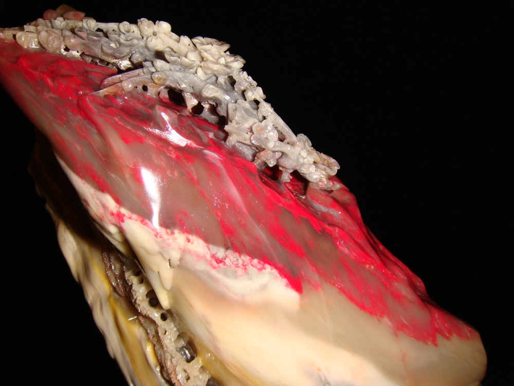 巴林雞血石雕件