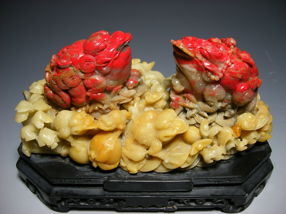 巴林雞血石雕件