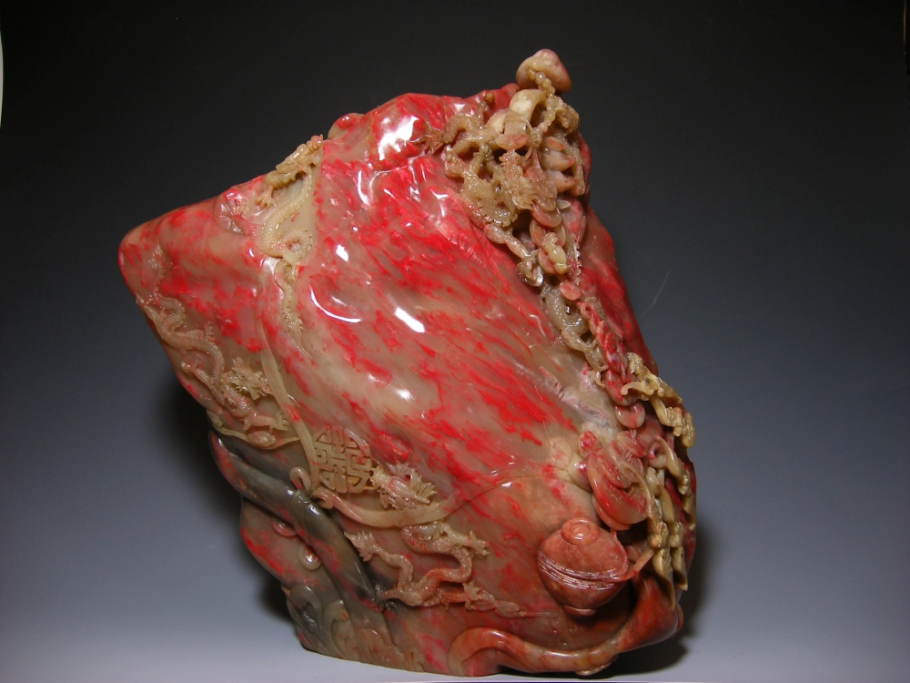 巴林雞血石雕件