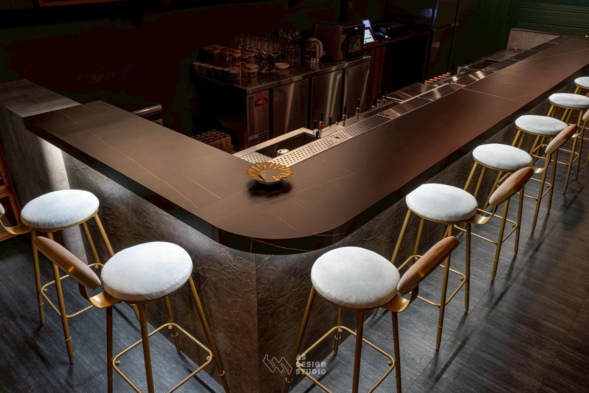 台中西屯 | 柔和曲線與深邃色調的對話