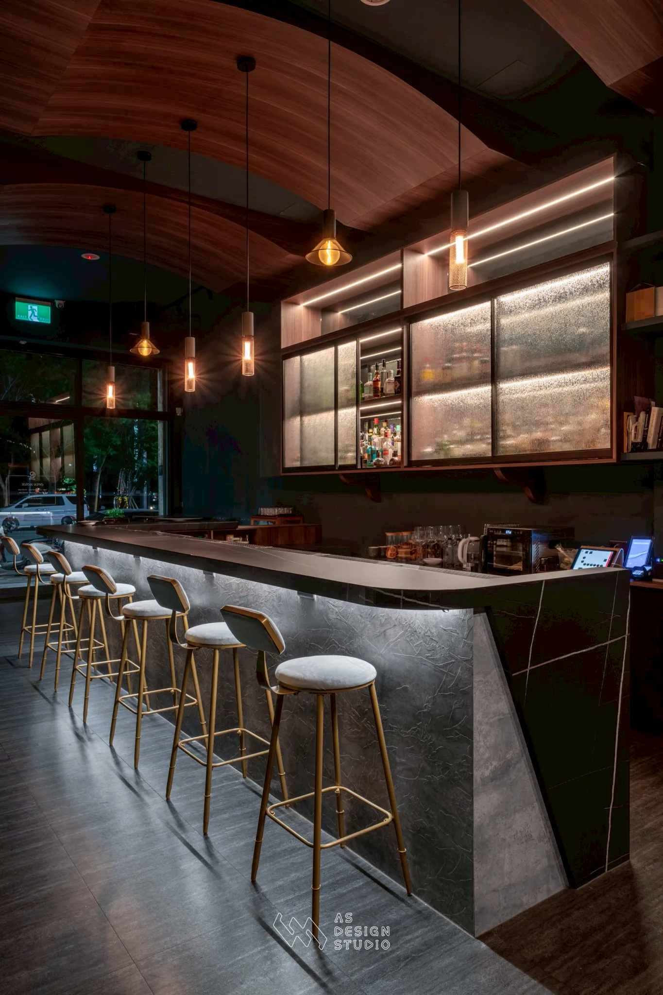 台中西屯 | 柔和曲線與深邃色調的對話