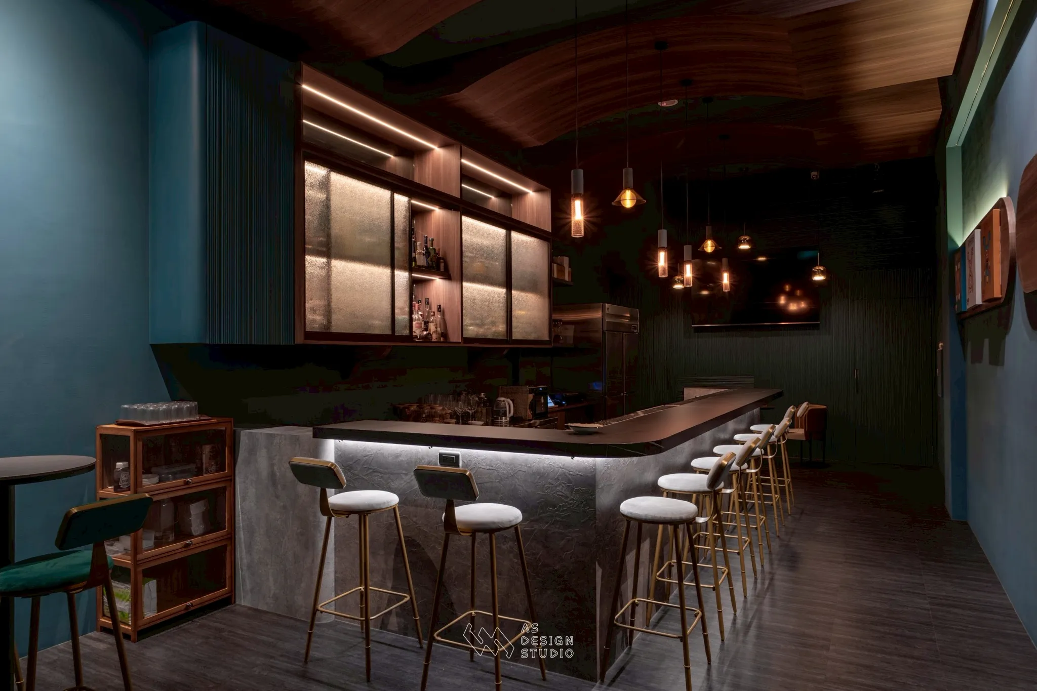 台中西屯 | 柔和曲線與深邃色調的對話