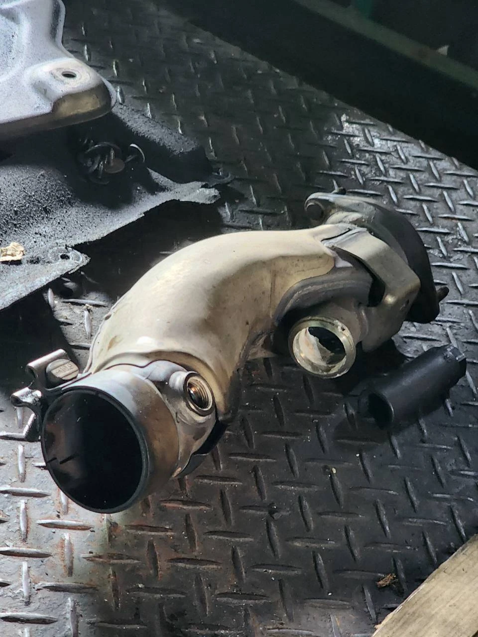 BMW X5 3.0柴油車 DPF清洗 冷卻管更新