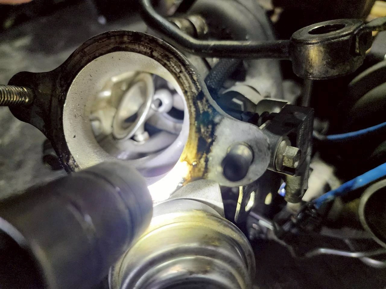馬自達 柴油車2.2渦輪上伐門脫落已是通病目前有強化件