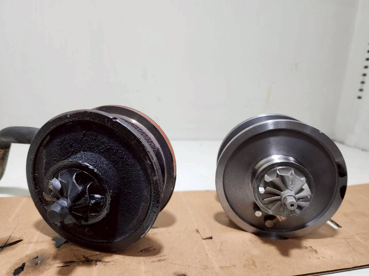 BMW 25D 柴油小顆渦輪損壞 全新機芯更換