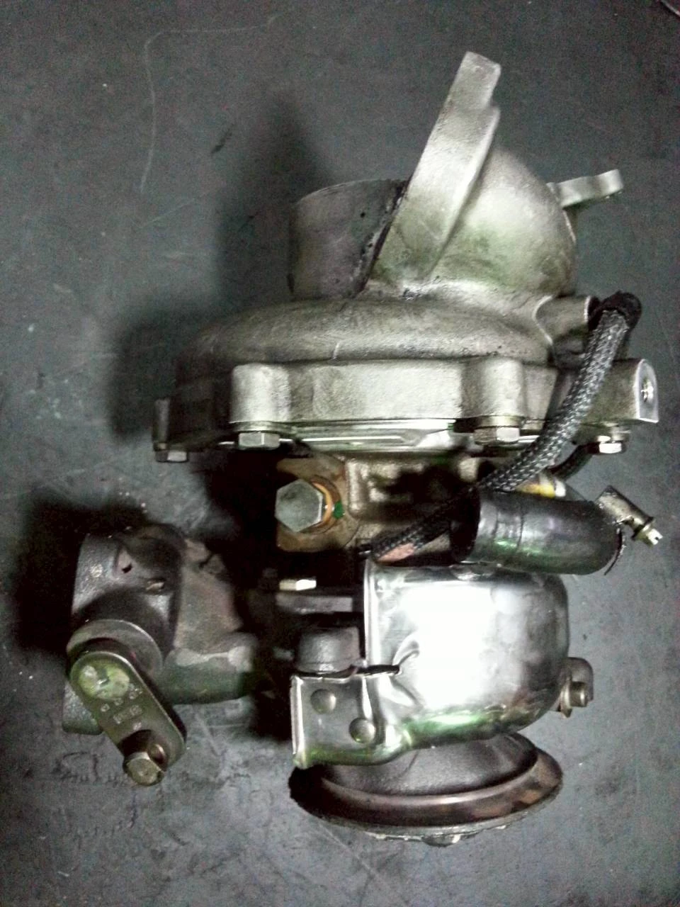 渦輪為消耗品 若車子油耗嚴重 無力 冒煙等問題儘速檢修 才不會失油造成引擎損傷