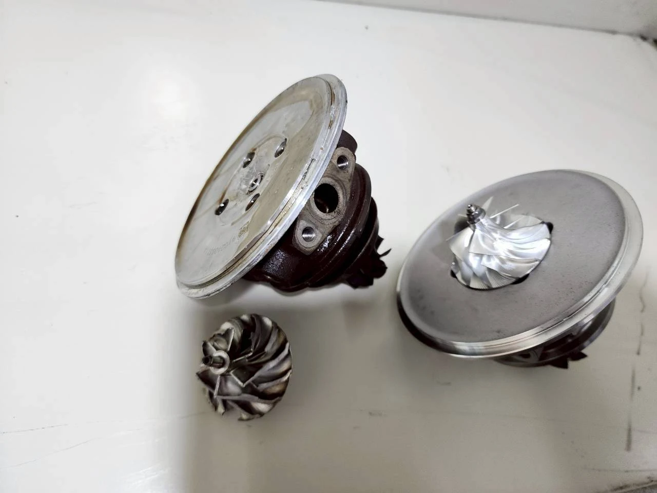 賓士渦輪增壓器斷心軸、機芯更換