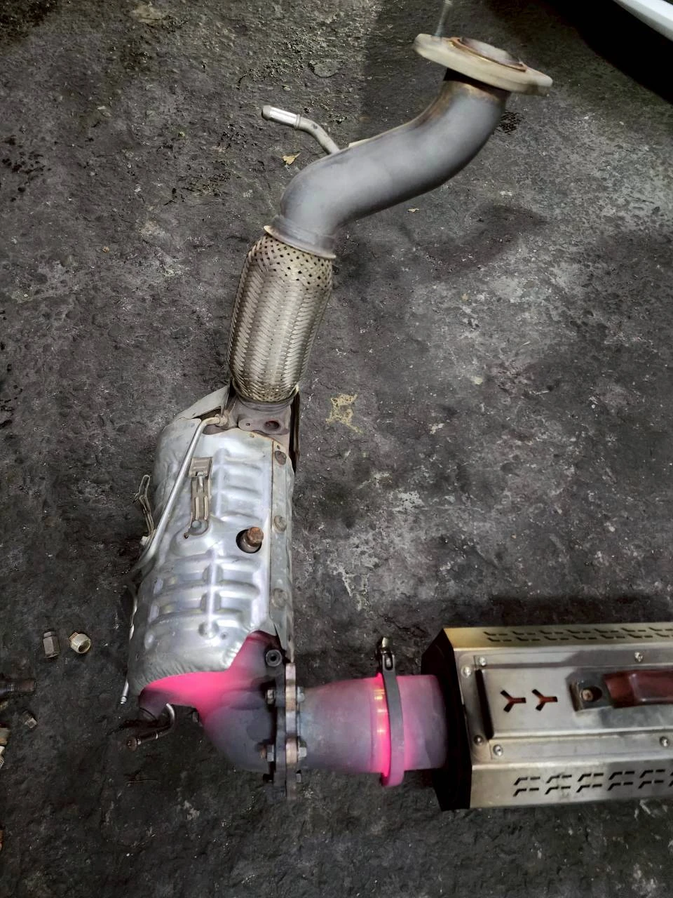馬自達 柴油車2.2渦輪上伐門脫落已是通病目前有強化件