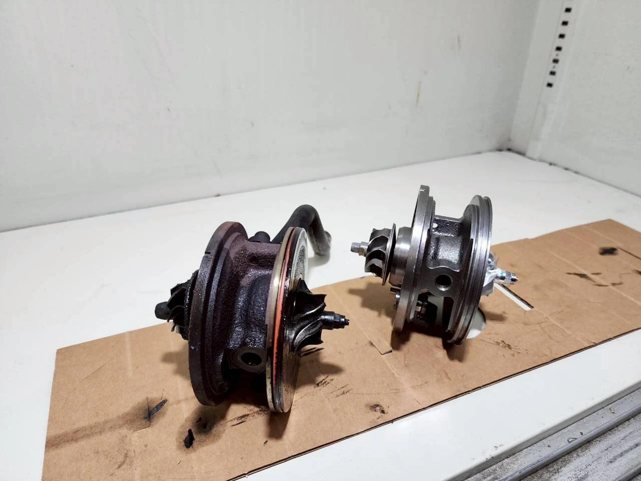 BMW 25D 柴油小顆渦輪損壞 全新機芯更換
