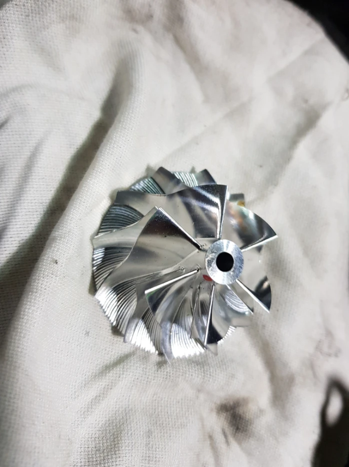 渦輪增壓器 五軸加工機制造台灣稱（鍛葉）