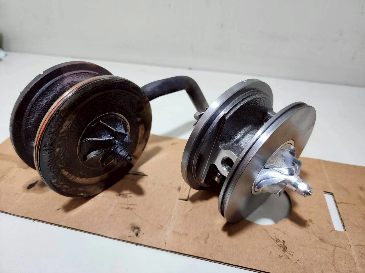 BMW 25D 柴油小顆渦輪損壞 全新機芯更換