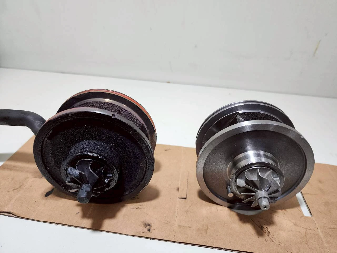 BMW 25D 柴油小顆渦輪損壞 全新機芯更換