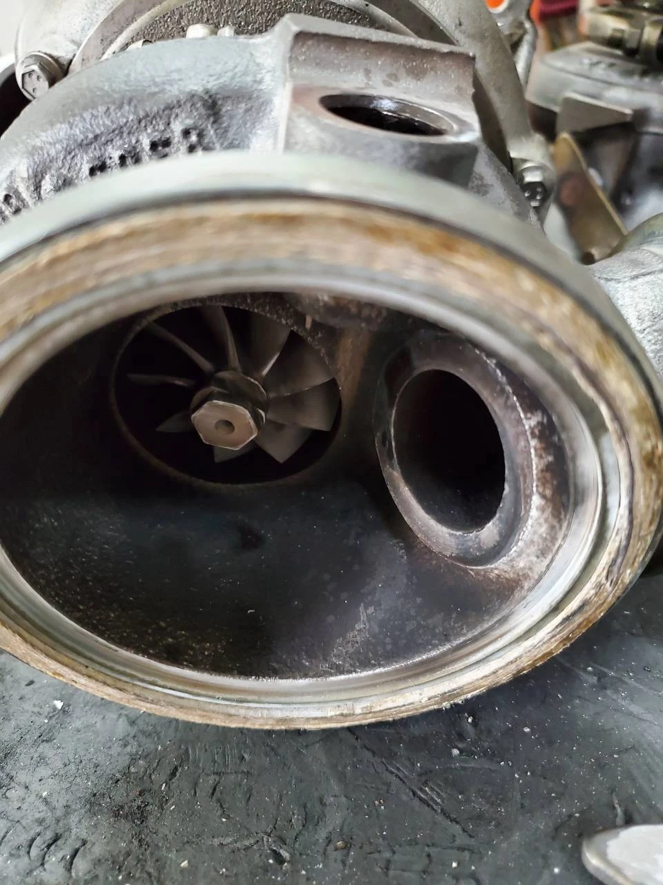BMW 1.5 B38 維修中   BMW雙渦輪閥門 強化件 耐用