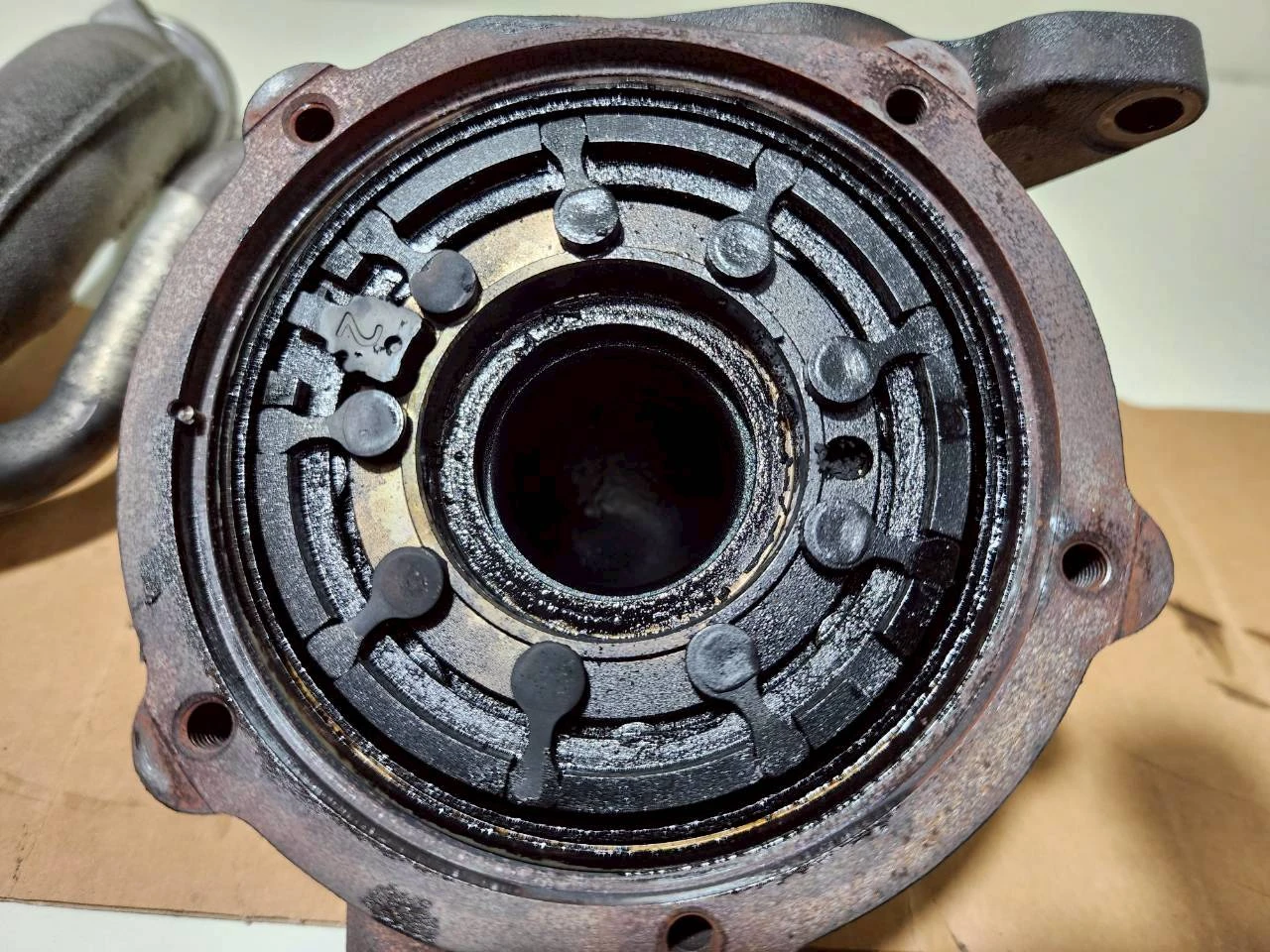 BMW 25D 柴油小顆渦輪損壞 全新機芯更換