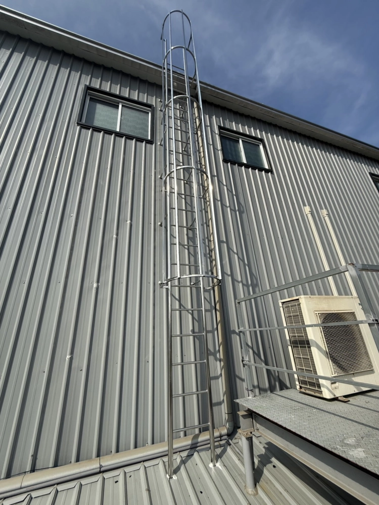 不銹鋼爬梯（安全護網）