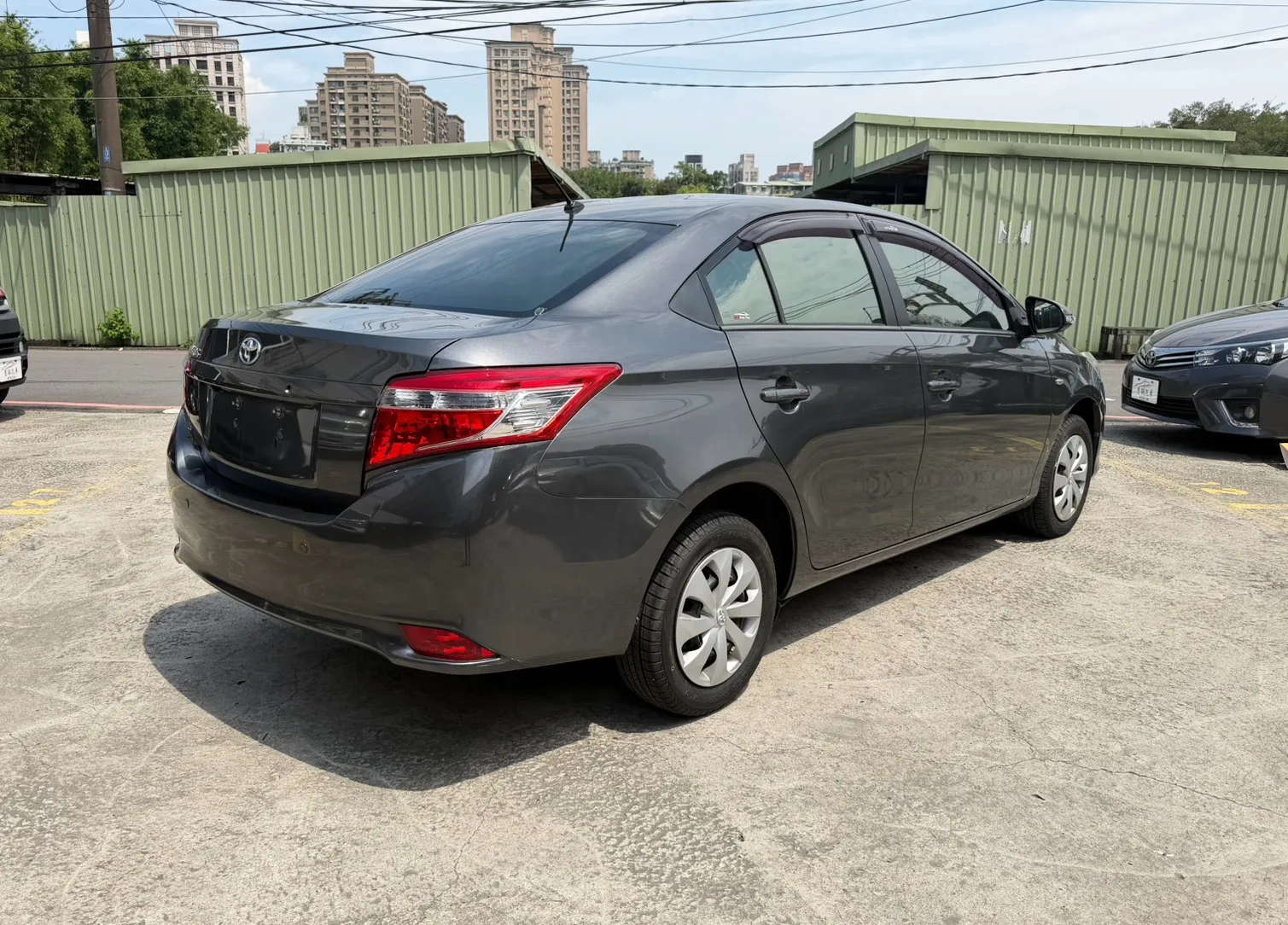 2017年vios 里程3.6萬 賣26.8萬