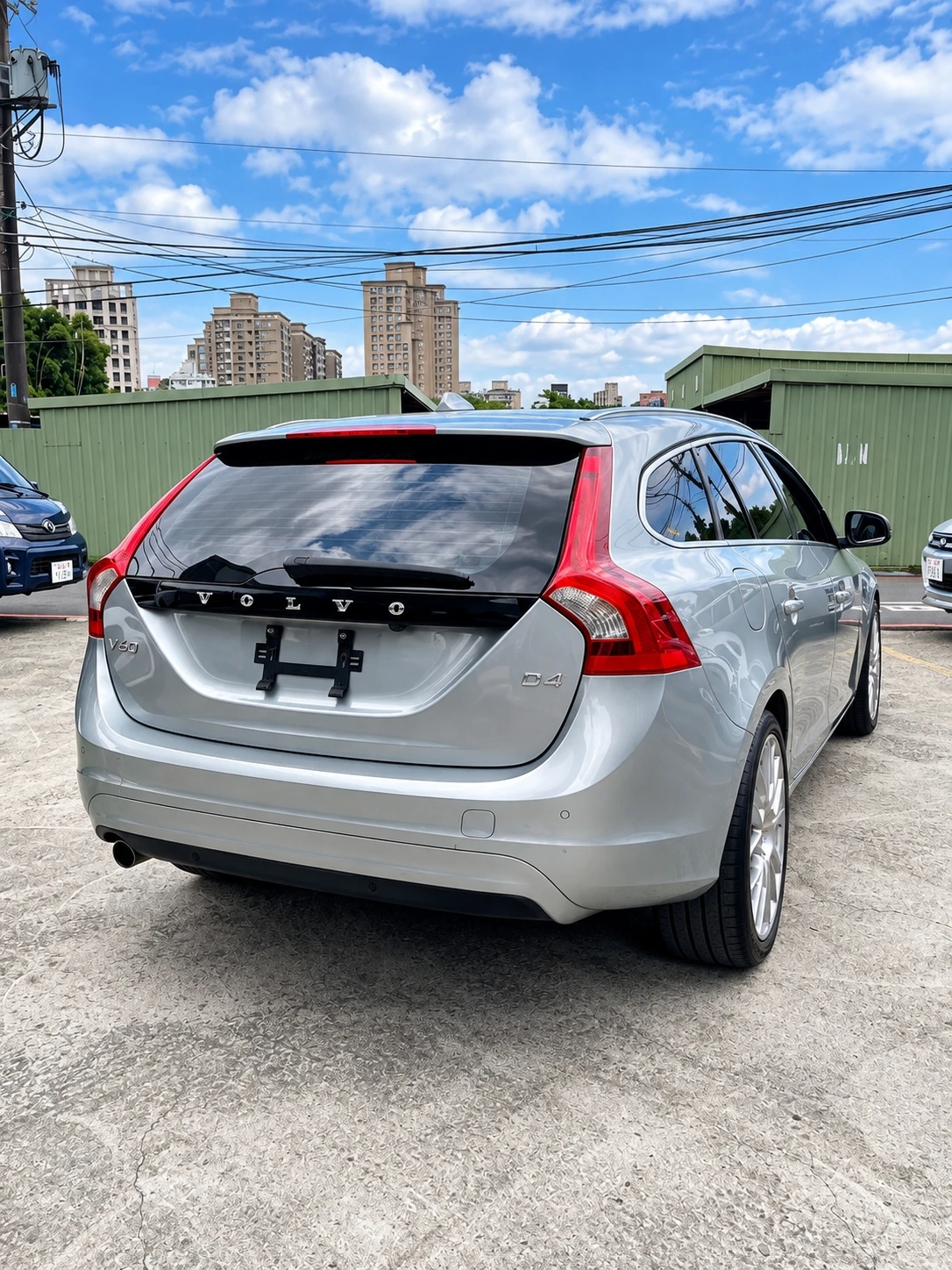 2013年 Volvo V60 2014年式 里程11萬 賣23.8萬