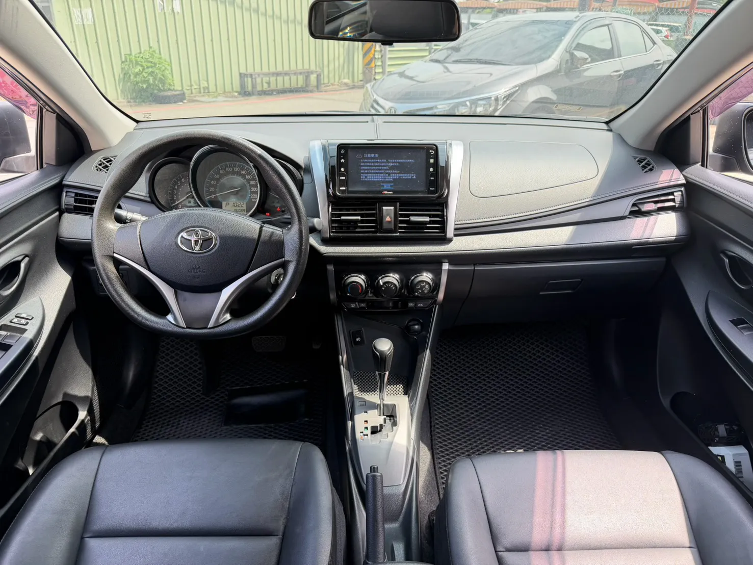 2017年vios 里程3.6萬 賣26.8萬