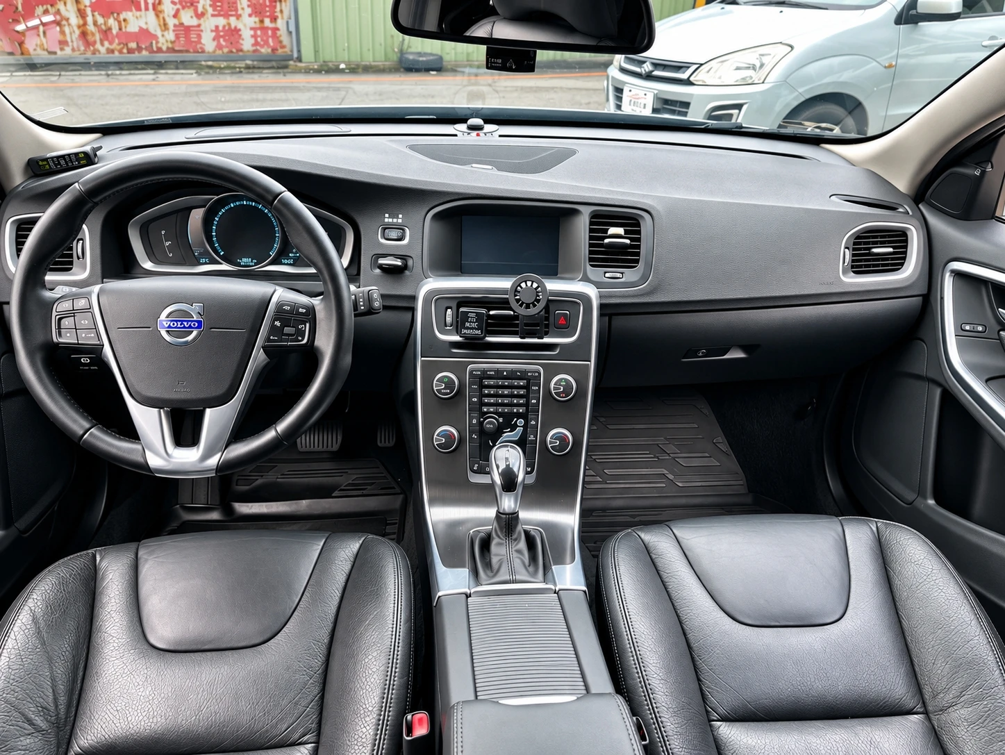 2013年 Volvo V60 2014年式 里程11萬 賣23.8萬