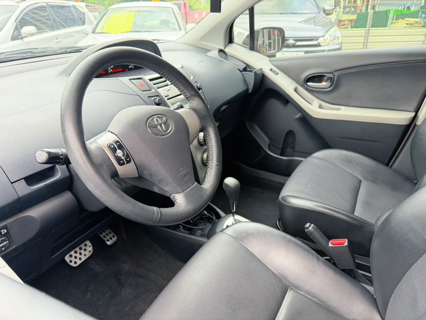 2009年 yaris 里程12萬 售15.8萬