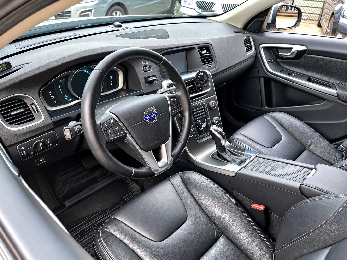 2013年 Volvo V60 2014年式 里程11萬 賣23.8萬