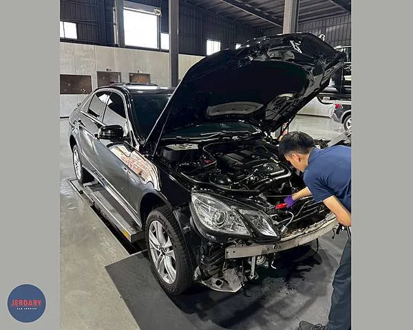 賓士 W212 E250 引擎冷卻系統故障？傑德瑞汽車專業維修水泵浦、水箱，徹底解決冷卻水洩漏問題！