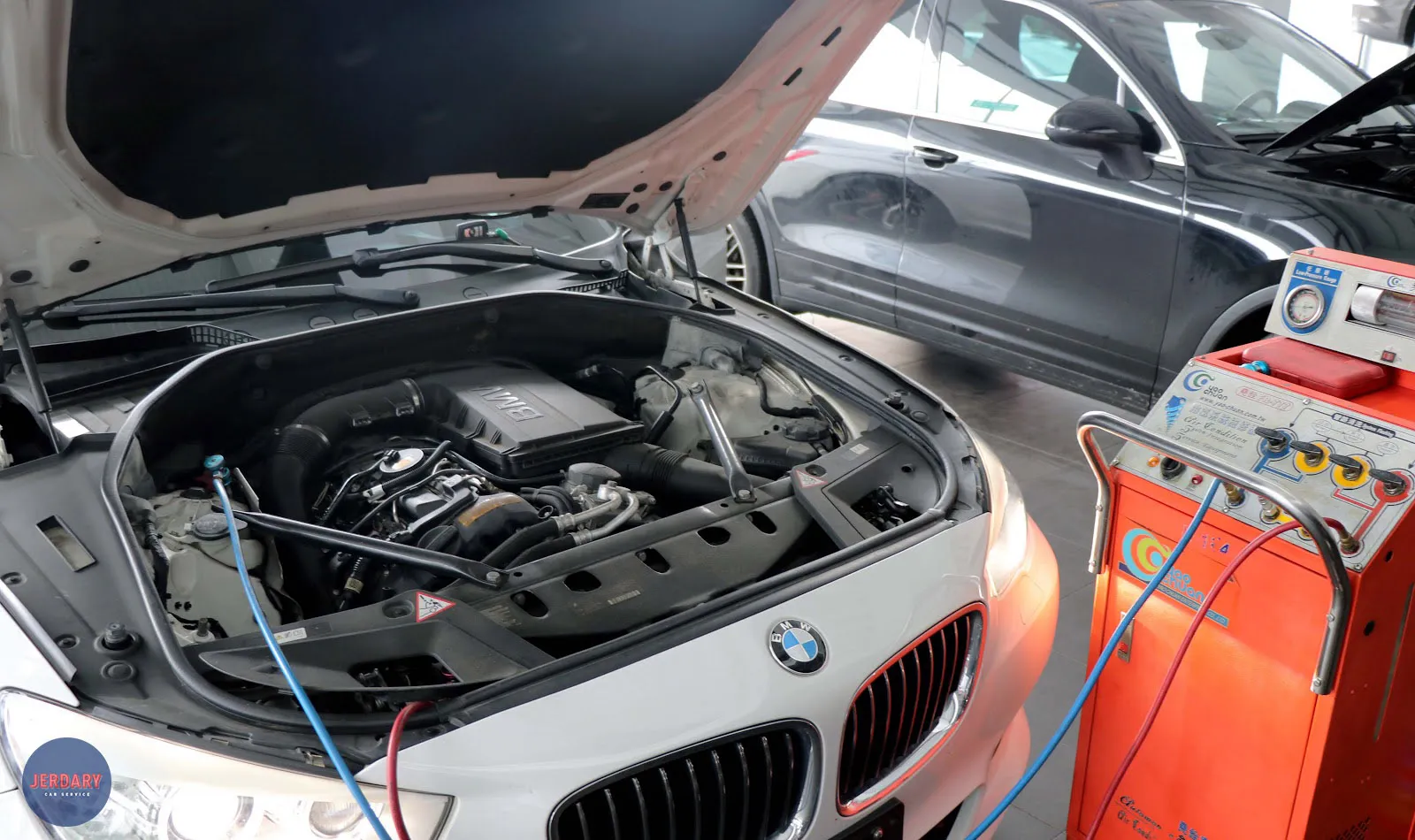 【傑德瑞汽車】 BMW F07 535i GT 保養維修/ 底盤漏油/汽門蓋墊片更換/ 冷氣不冷/ 冷氣散熱片更換 台中專業汽車維修保養廠 咨詢專線0956-212180 專人立即服務