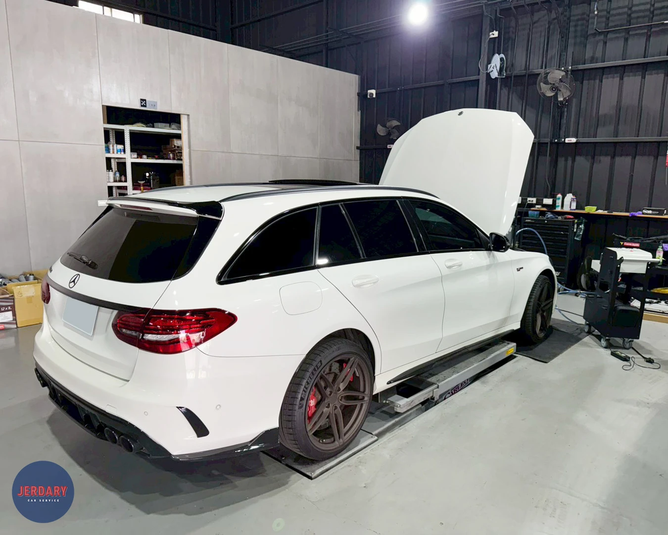 賓士 S205 C43 多重「滲漏」整治：傑德瑞汽車，根除漏冷媒與漏水隱患，冷氣散熱片、水箱、水管座、熱水管更換維修！