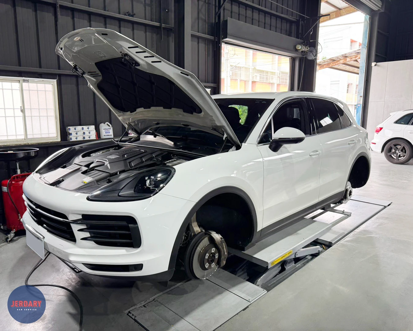 Porsche Cayenne (E3) 煞車系統維護：傑德瑞汽車，前後全新來令片與碟盤更換，重現保時捷旗艦休旅的頂級制動安全！