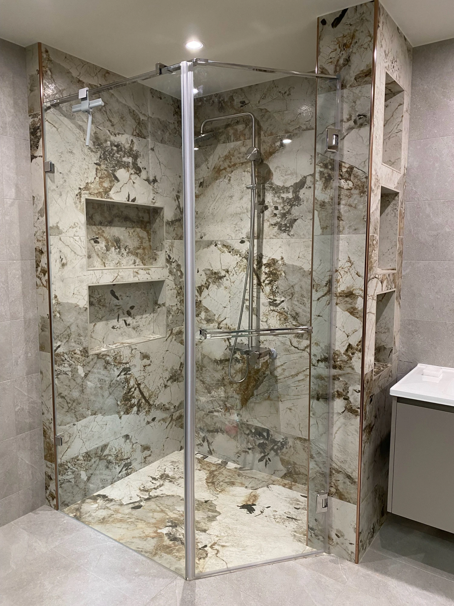 衛浴玻璃|衛浴隔間|台南玻璃工程