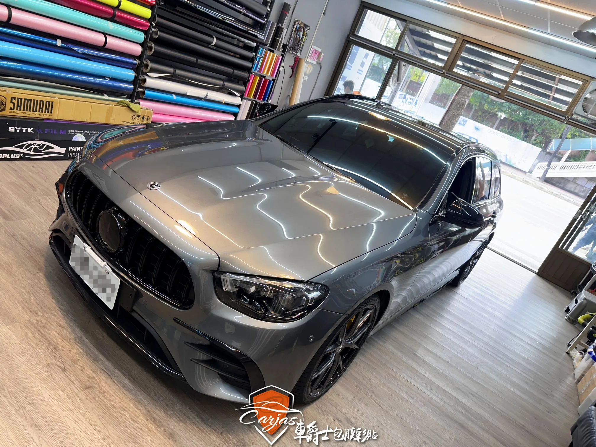 BENZ E-class 類全景天窗高亮黑車頂貼膜