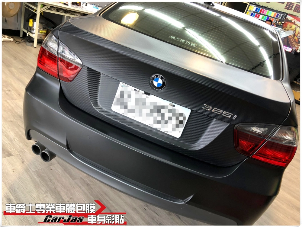 BMW E90 325i 全車消光黑、3D黑卡夢改色包膜