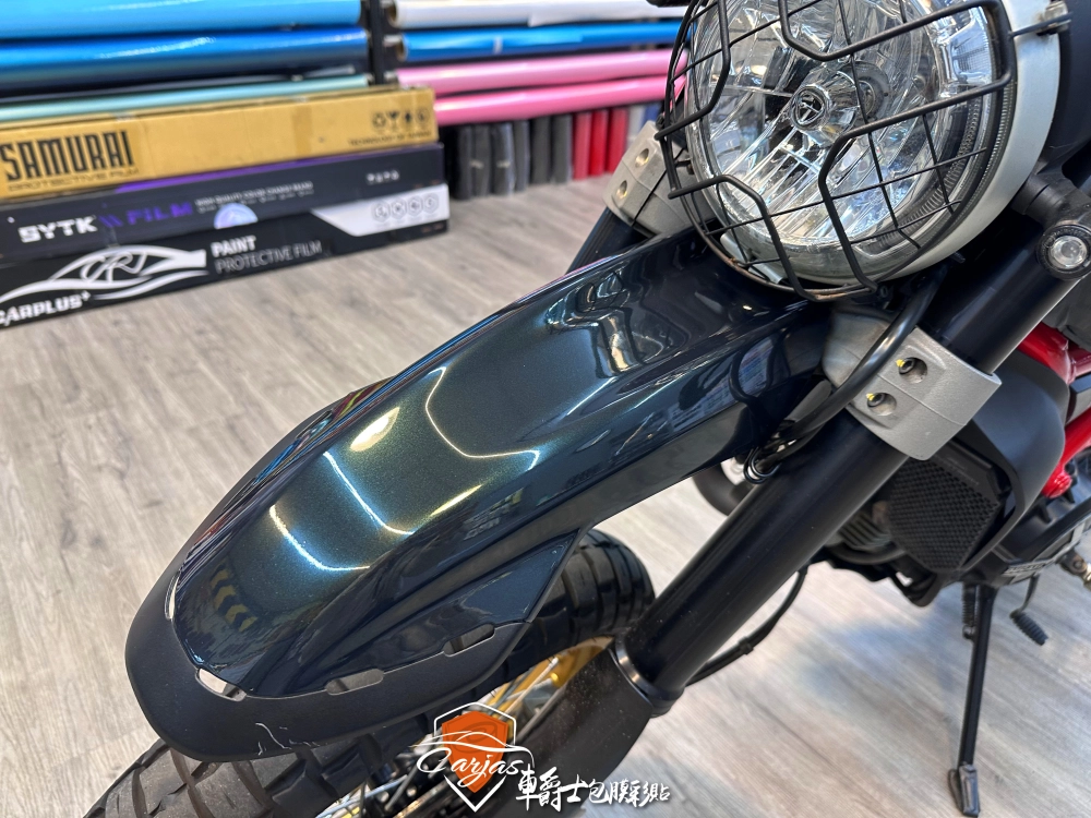 DUCATI SCRAMBLER 油箱、前後土除星鑽祖母綠改色包膜